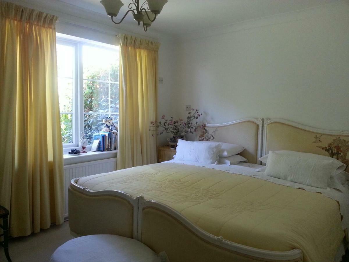 Folly Studio Bed And Breakfast Бангей Экстерьер фото